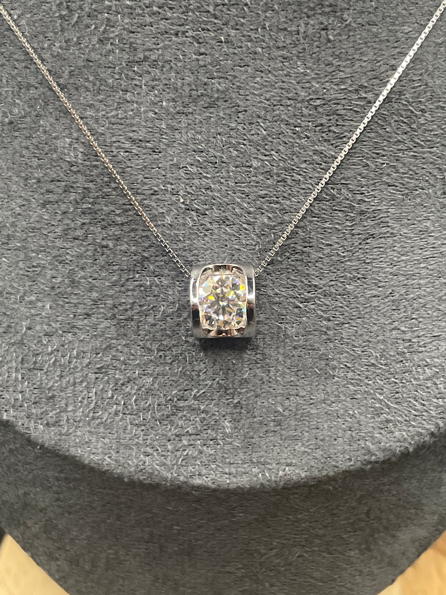 Hanger met zilveren frame van 1 karaat moissanite diamant, 925 sterling zilver