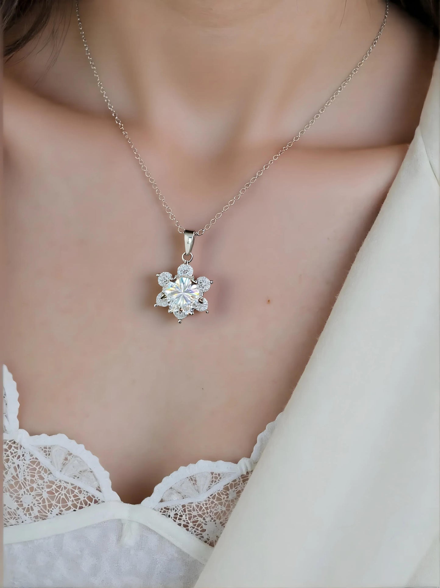 Stervormige hanger met 1 karaat moissanite en minidiamantjes, 925 sterling zilver