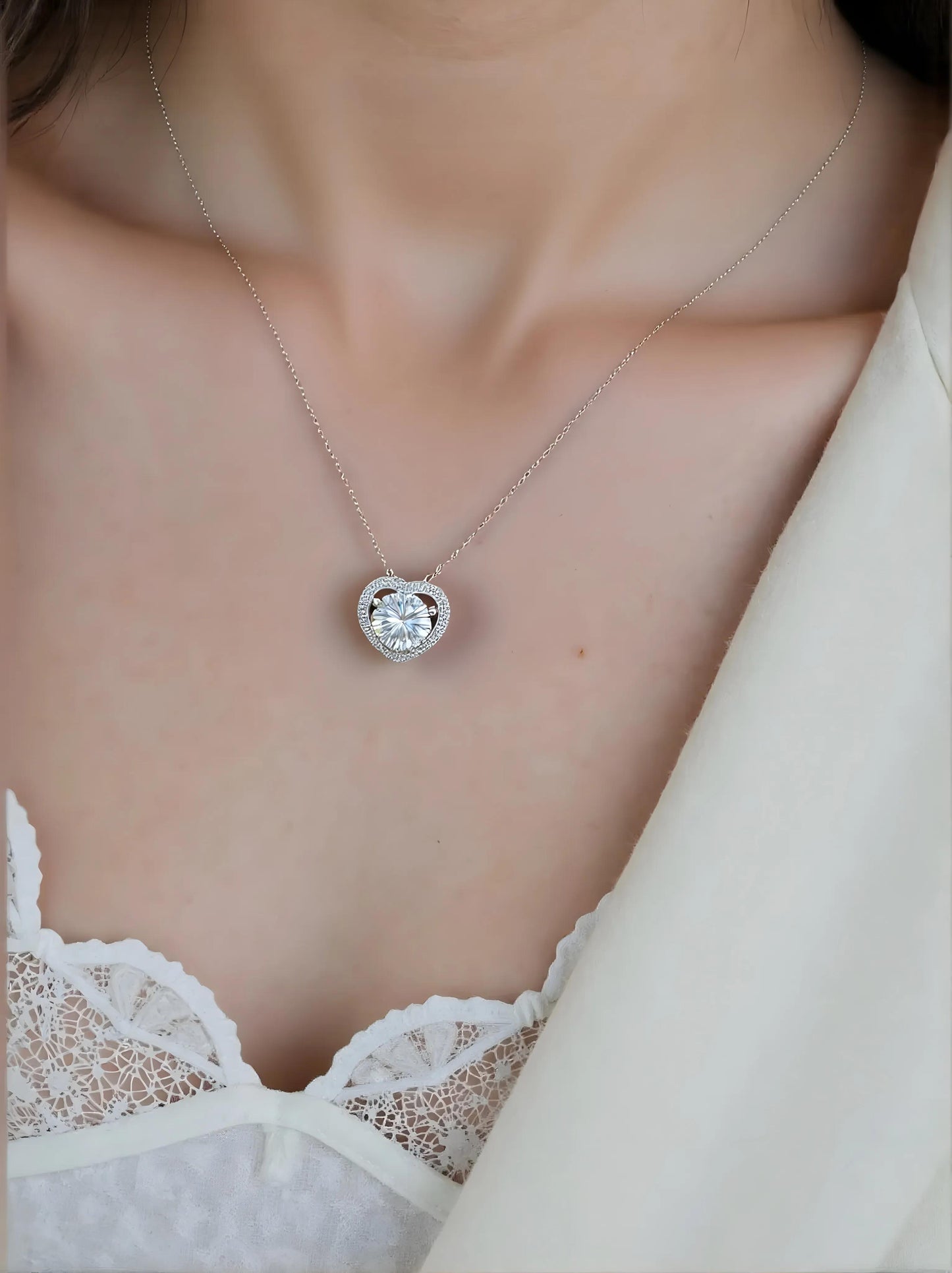 Hartvormige hanger met 1 karaat moissanite diamant, 925 sterling zilver