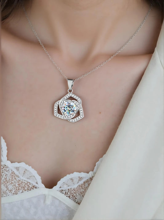 Bloemvormige hanger met 1 karaat moissanite en minidiamantjes, 925 sterling zilver