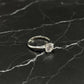 Eenvoudige ronde ring met zirkonia, gemaakt van 925 sterling zilver.