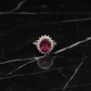 Ring met natuurlijke robijn en zilveren afwerking, 925 sterling zilver