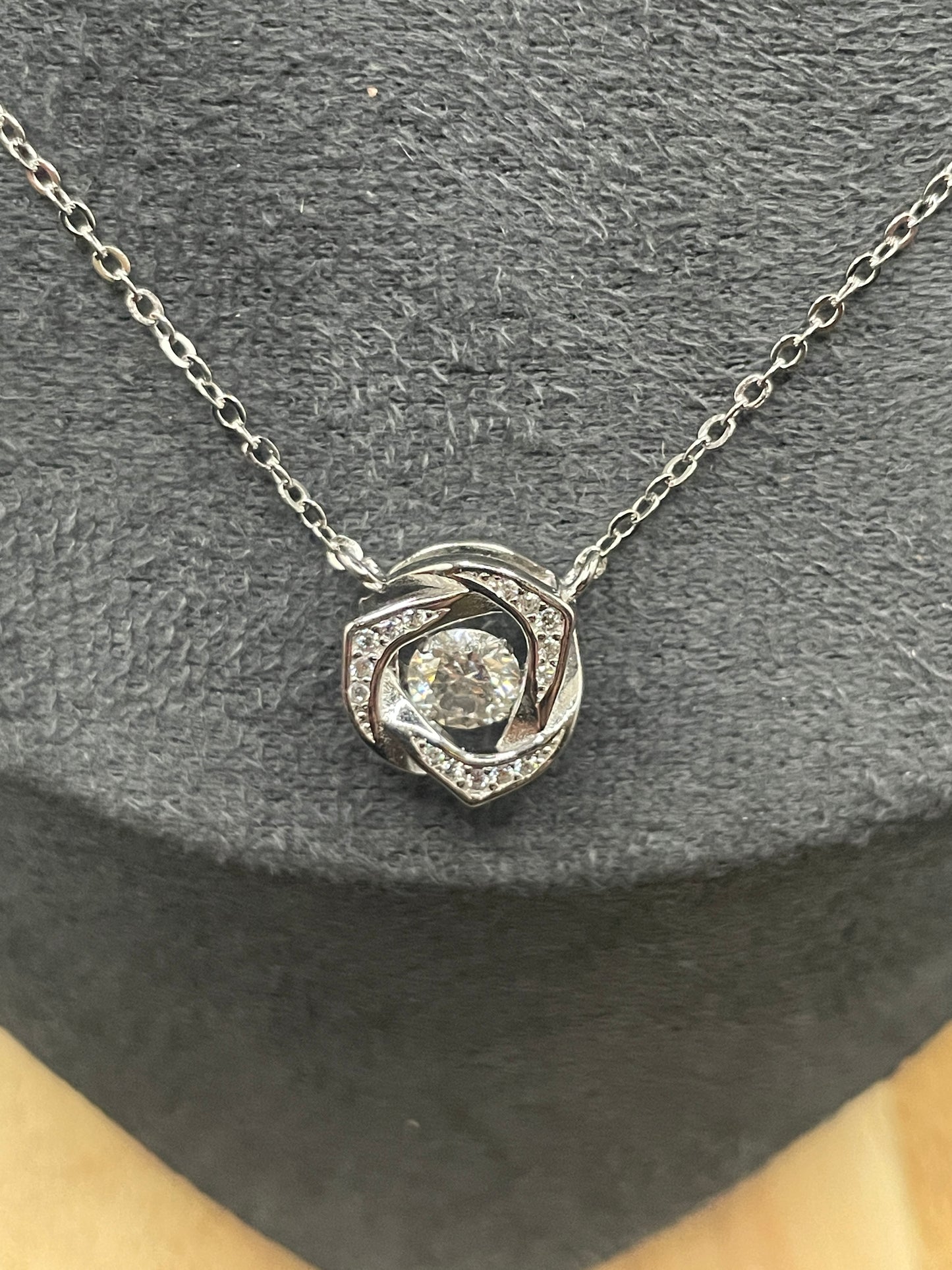 Hartvormige hanger met 1 karaat moissanite diamant, 925 sterling zilver