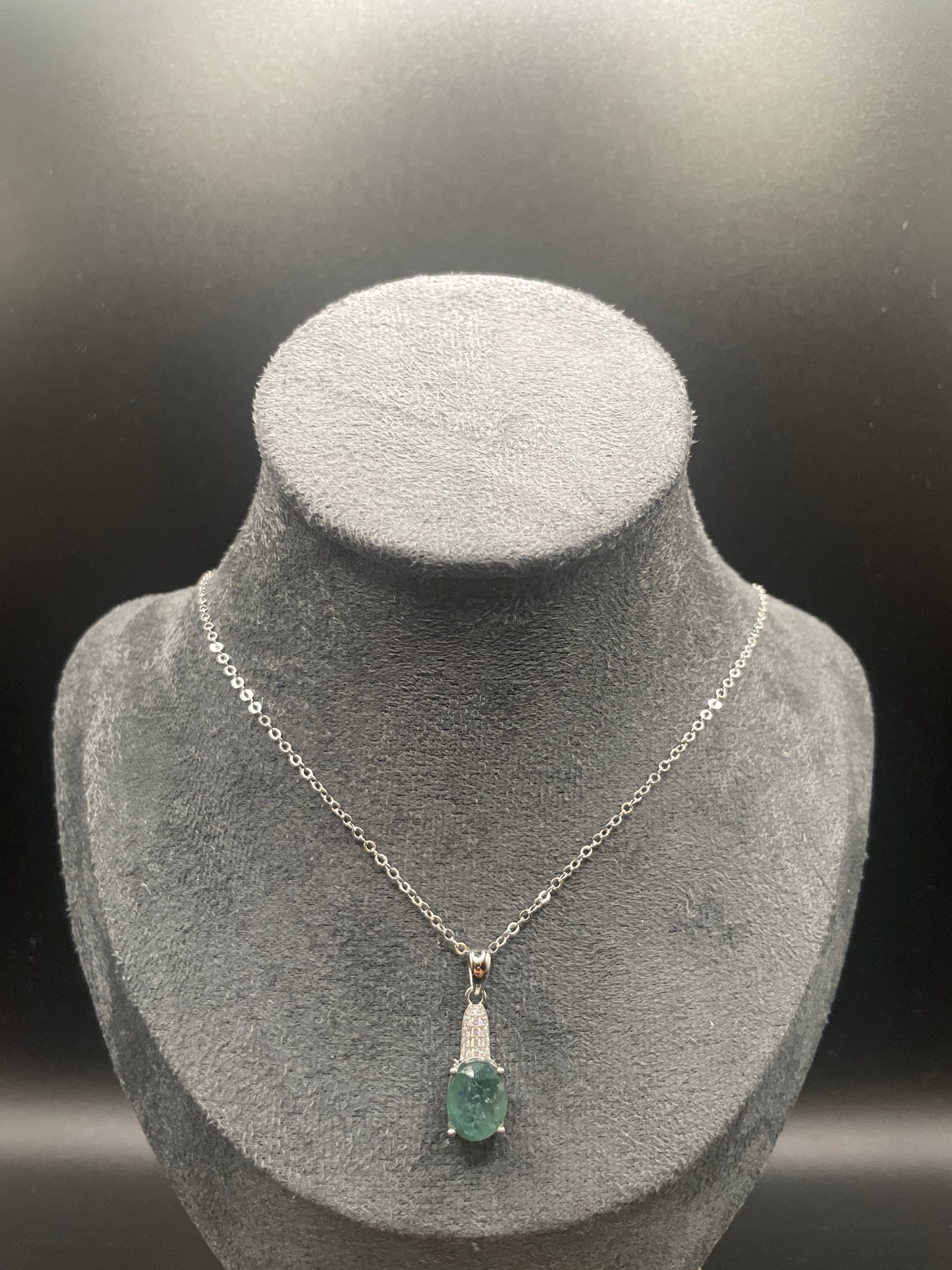 Ovaalvormige hanger met natuurlijke smaragd, 925 sterling zilver