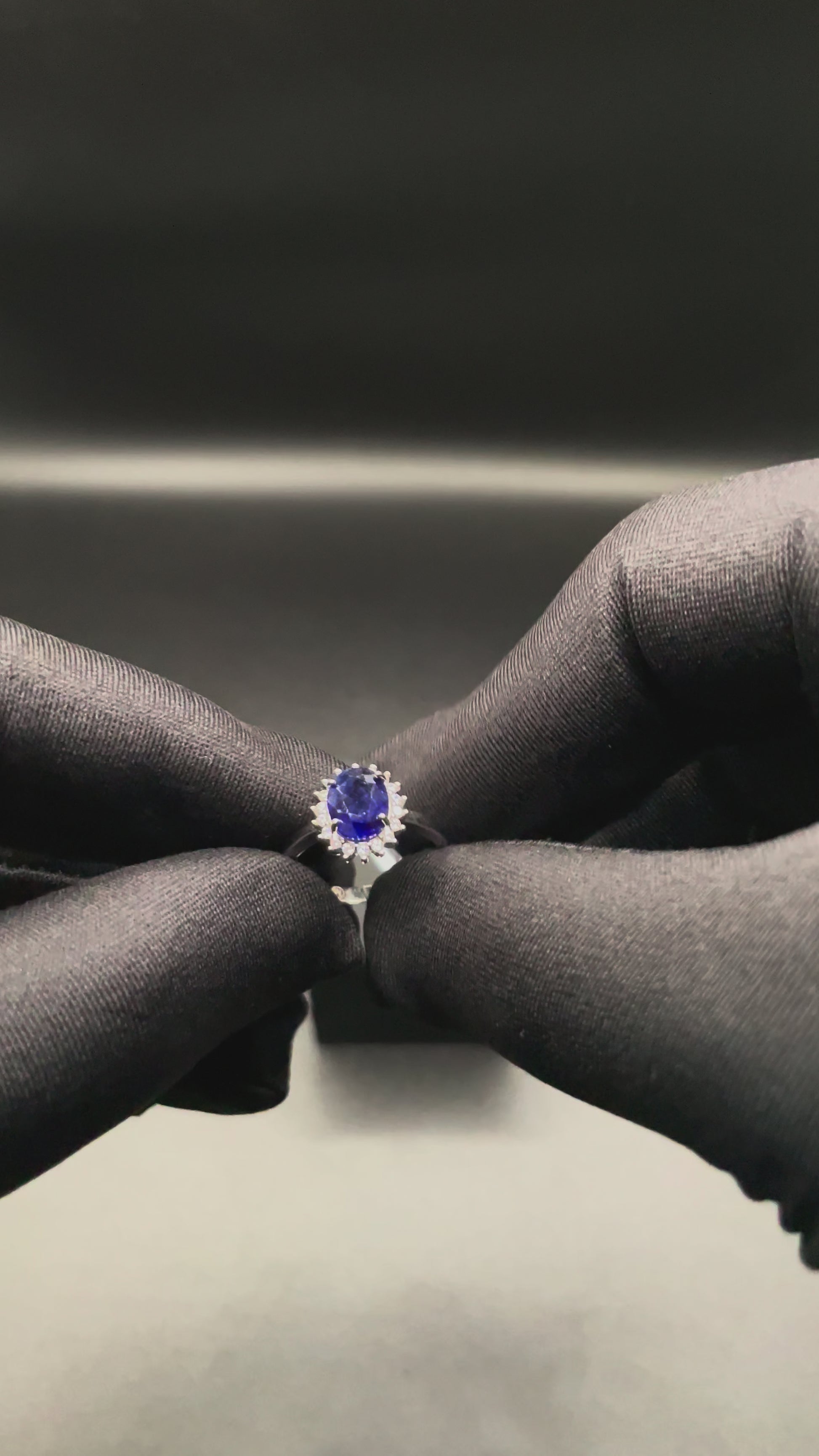 Zilveren zirkonia ring met synthetische saffier kopen? Zilver saffier ring